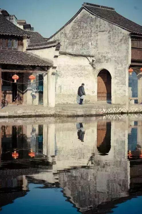 逃离废弃的建筑